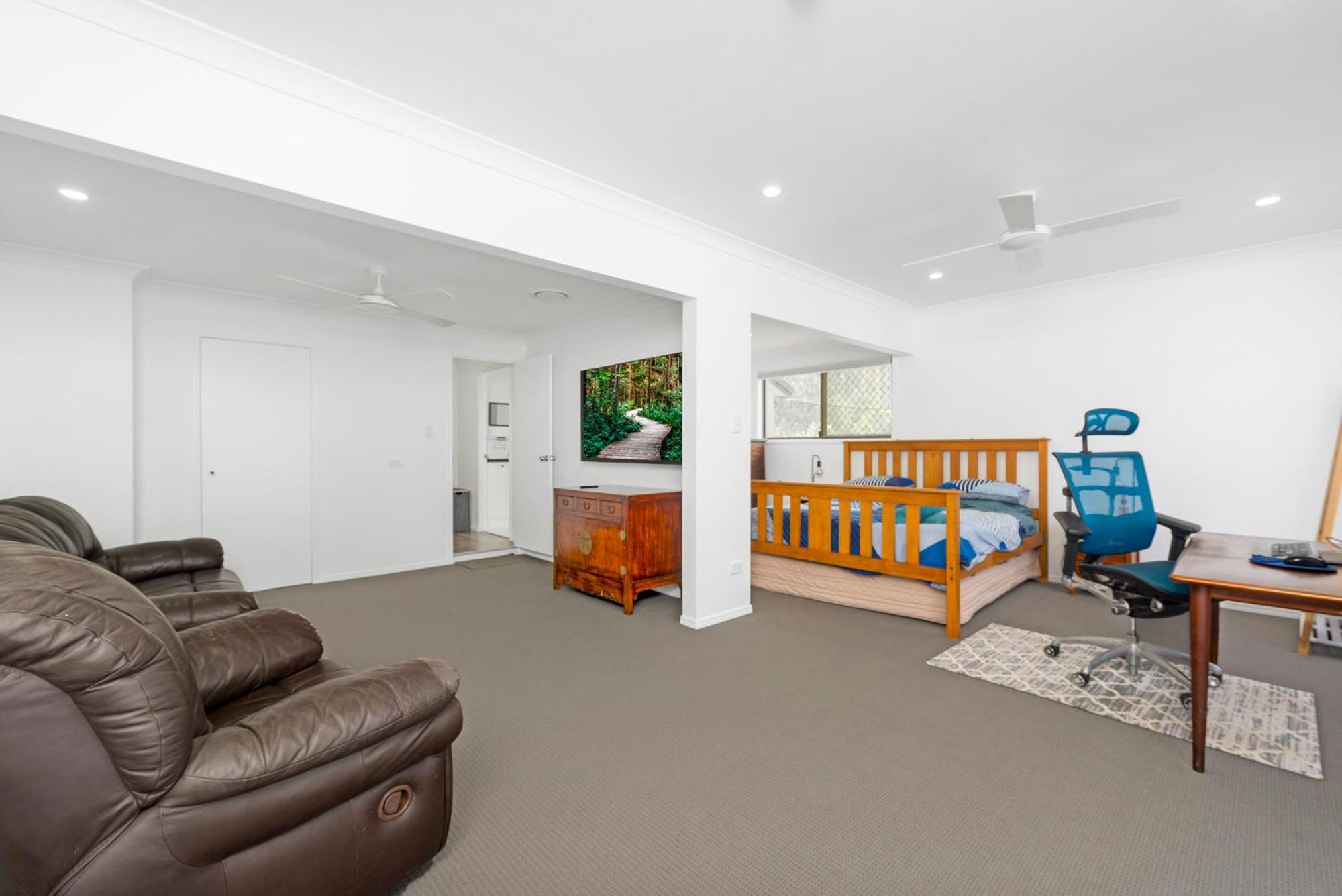 Chilled Lifestyle - huge home
