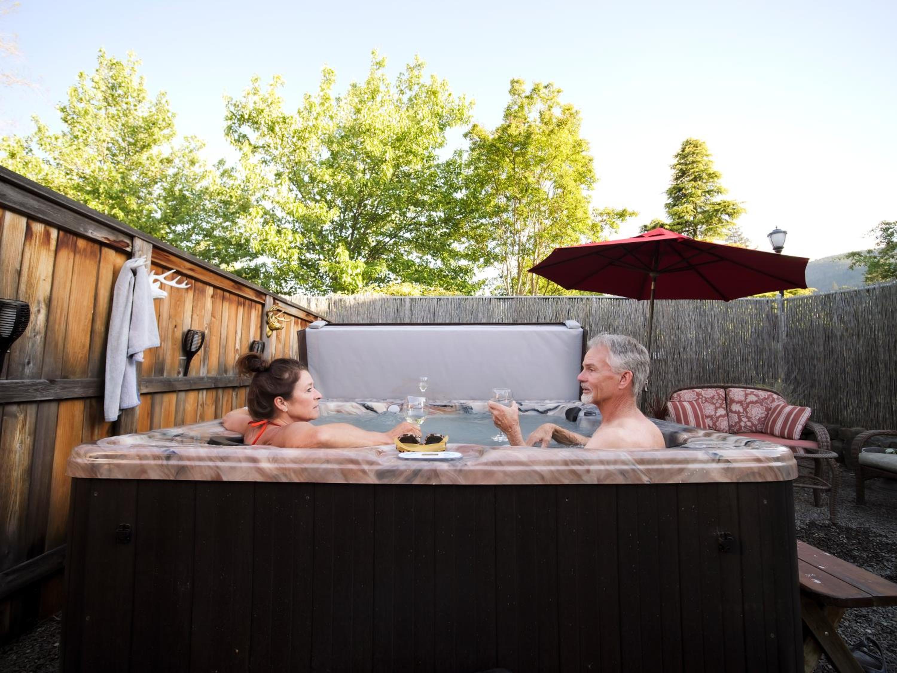 Ashland Vacations - Redtail Inn - 3 Suites Sleeps Up To 12 - Property Image 6