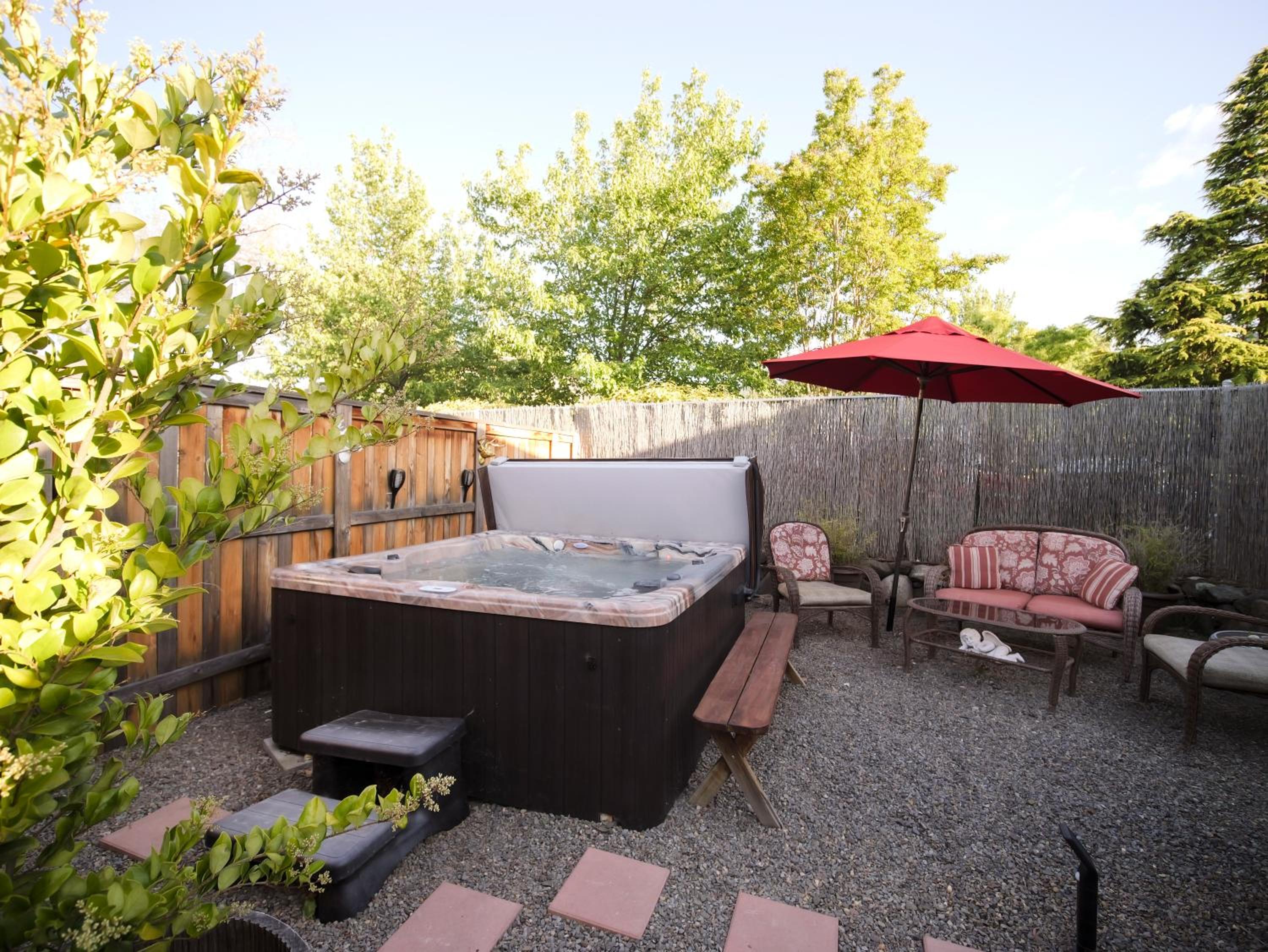 Ashland Vacations - Redtail Inn - 3 Suites Sleeps Up To 12 - Property Image 9