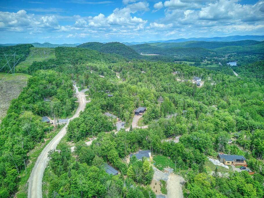 Valhalla Tremblant Cabin Retreat-Your Haven Awaits!