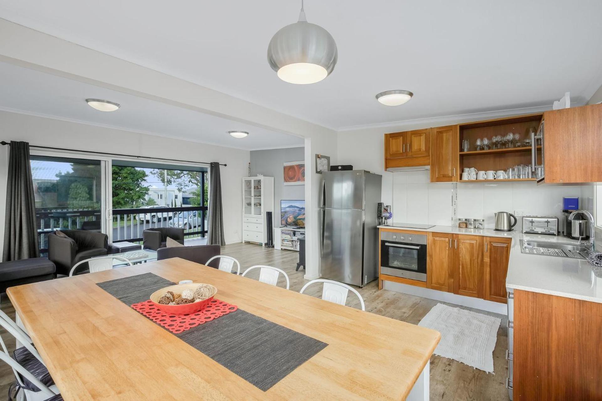 8 Lakeview Drive