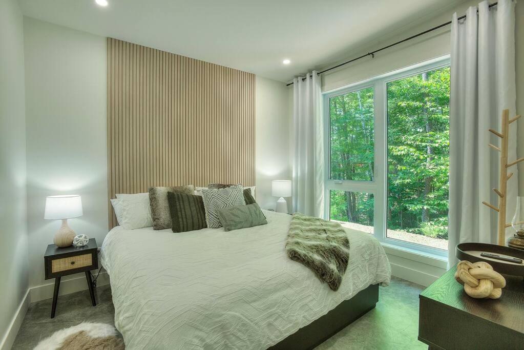 Valhalla Tremblant Cabin Retreat-Your Haven Awaits!