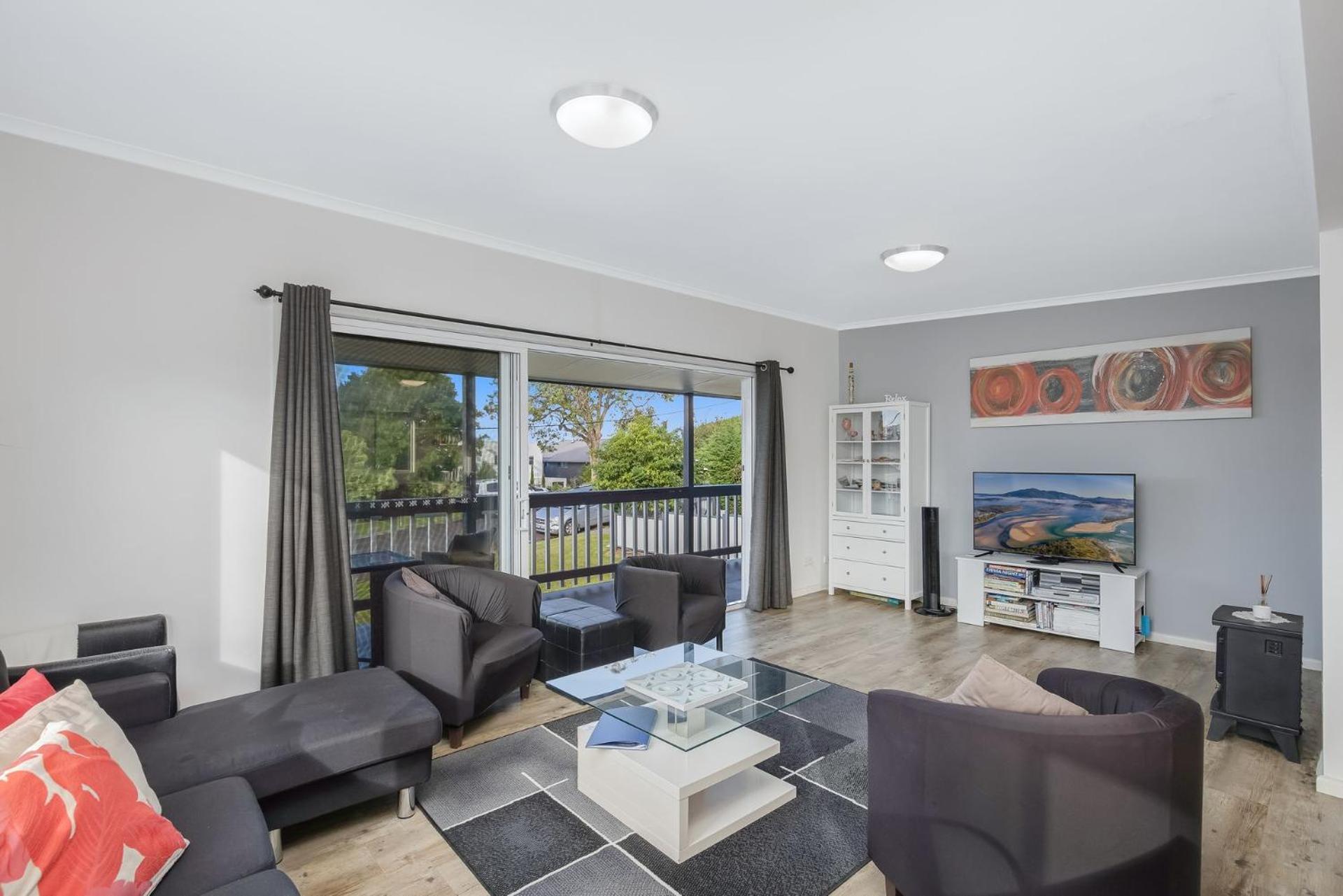8 Lakeview Drive