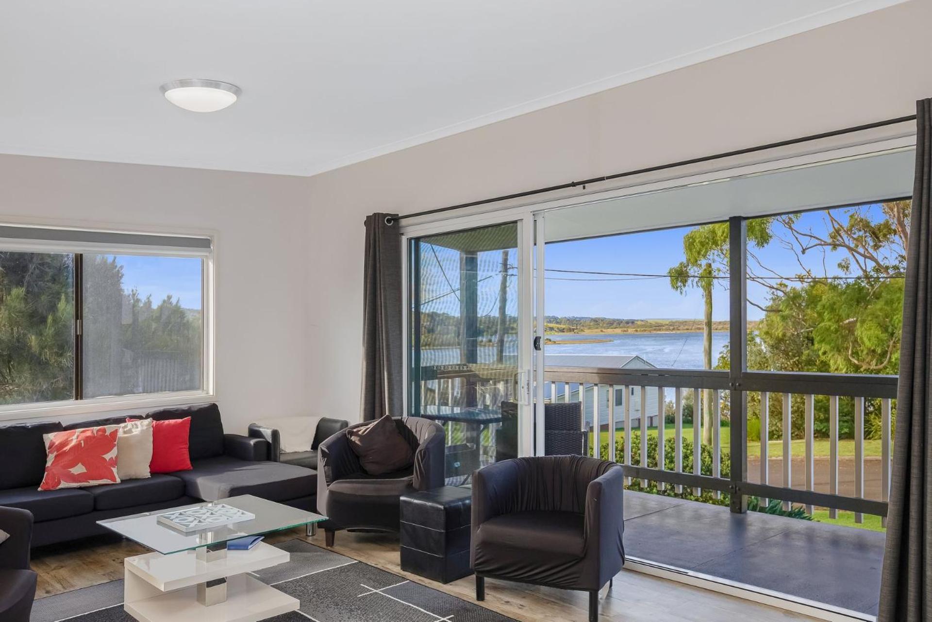 8 Lakeview Drive