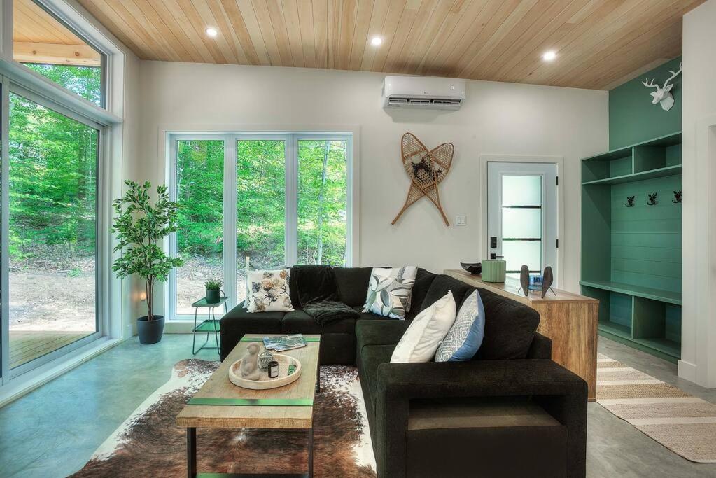 Valhalla Tremblant Cabin Retreat-Your Haven Awaits!
