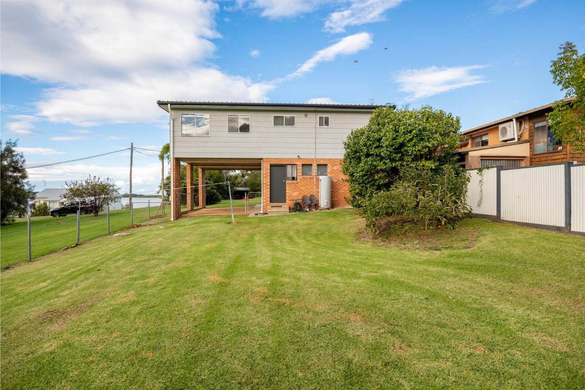 8 Lakeview Drive