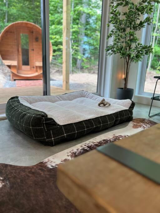 Valhalla Tremblant Cabin Retreat-Your Haven Awaits!