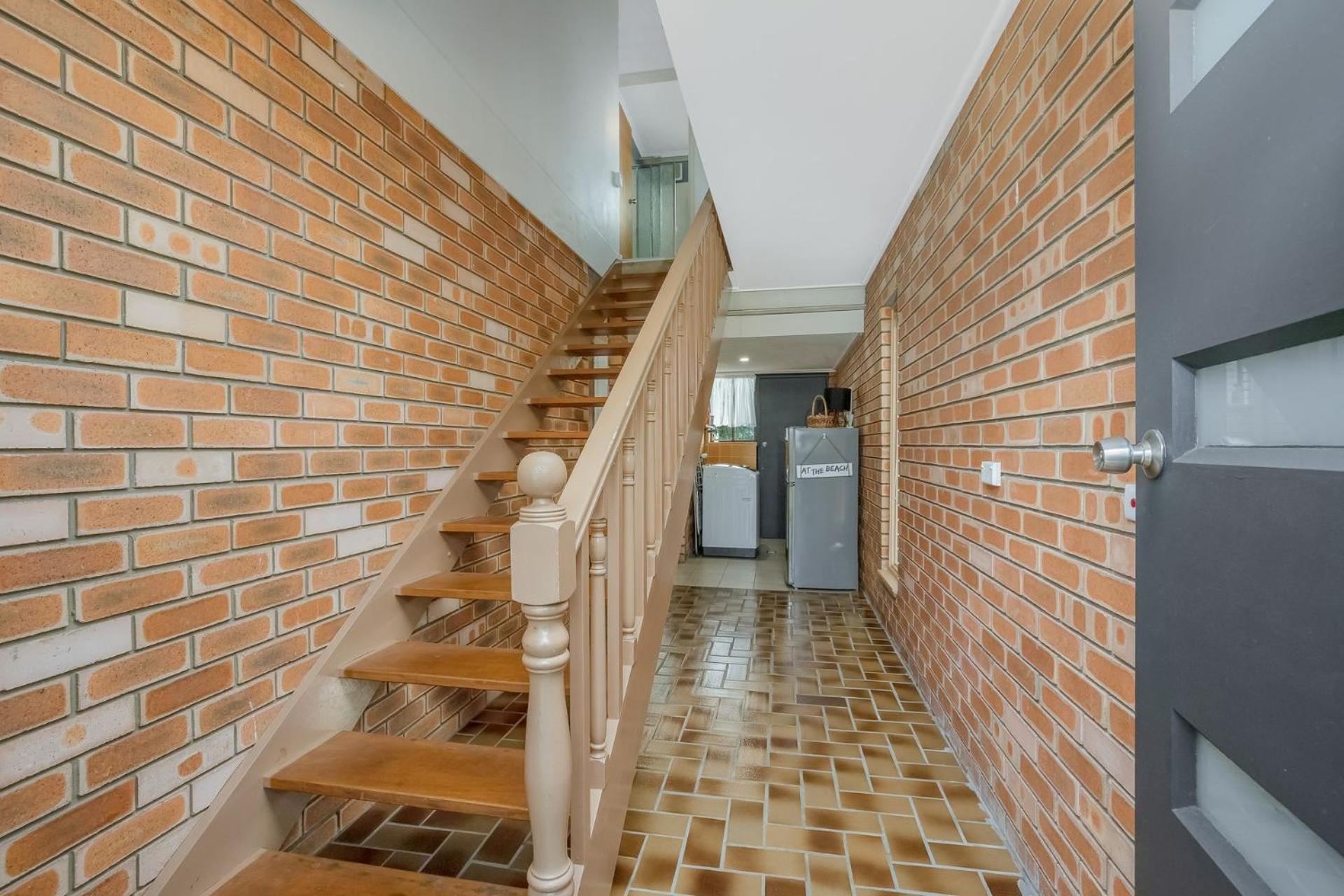 8 Lakeview Drive