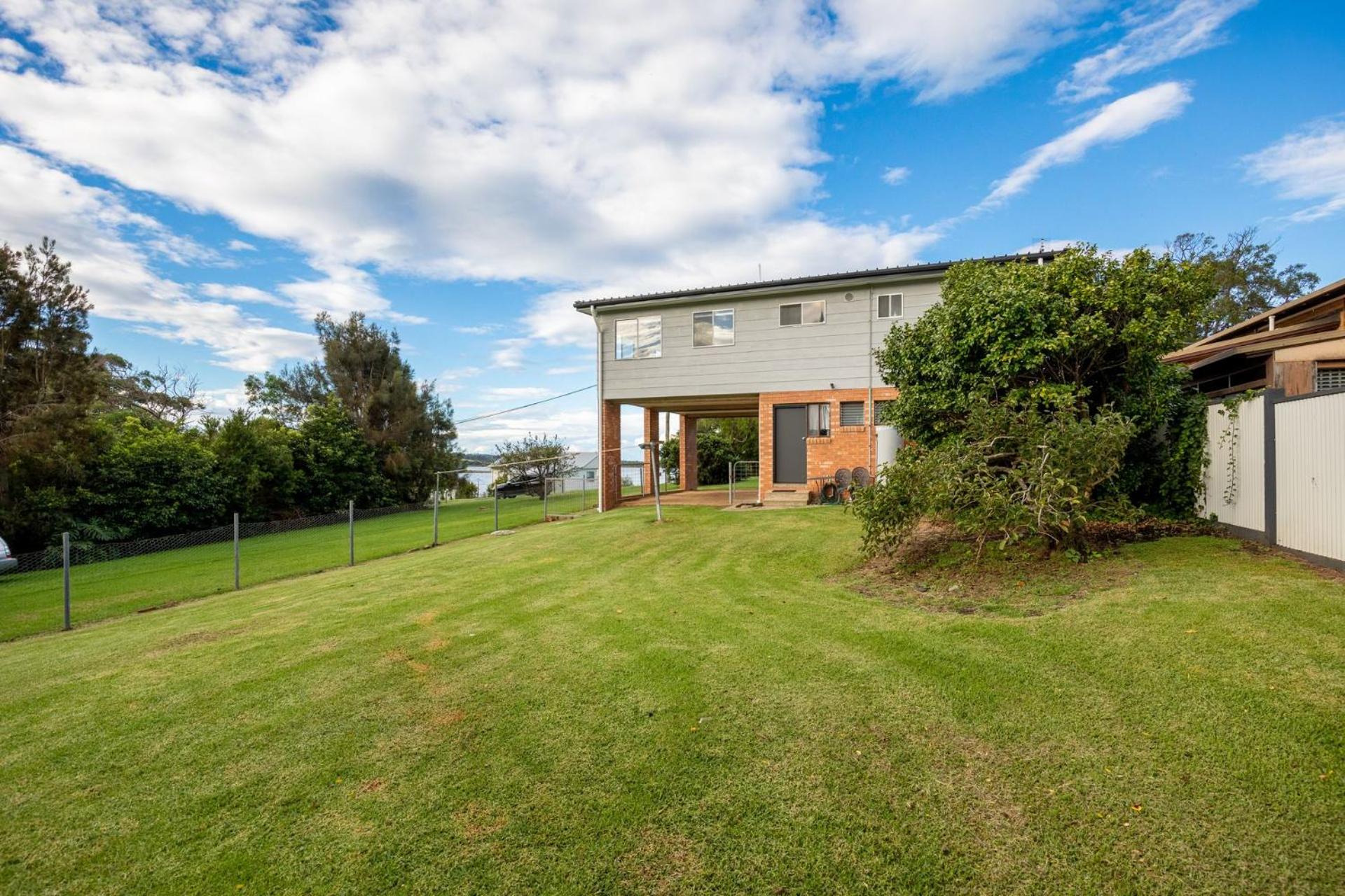 8 Lakeview Drive