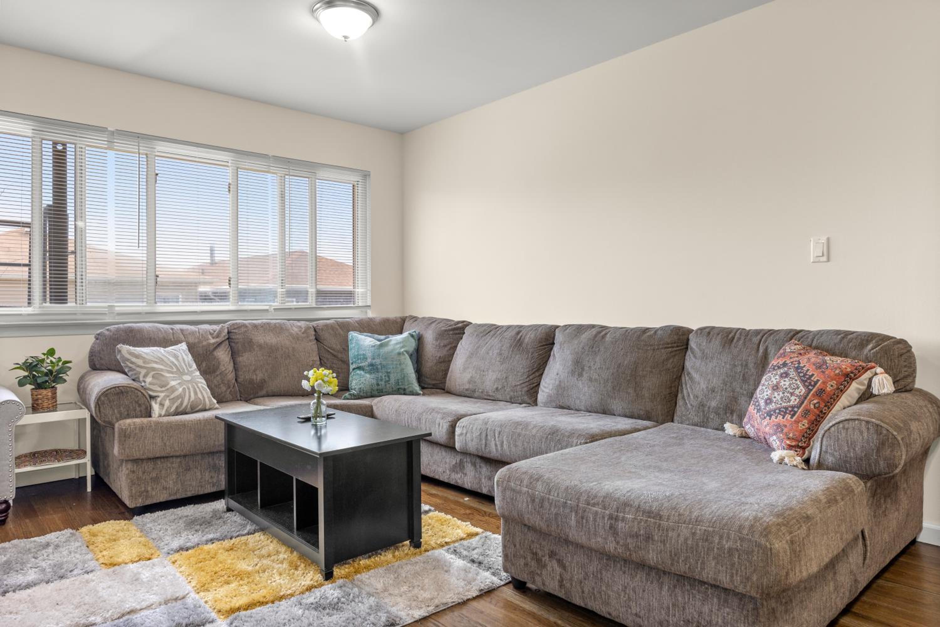 World Cup Stay, Free Driveway Parking, NYC & Metlife Stadium, Newly Renovated view 2