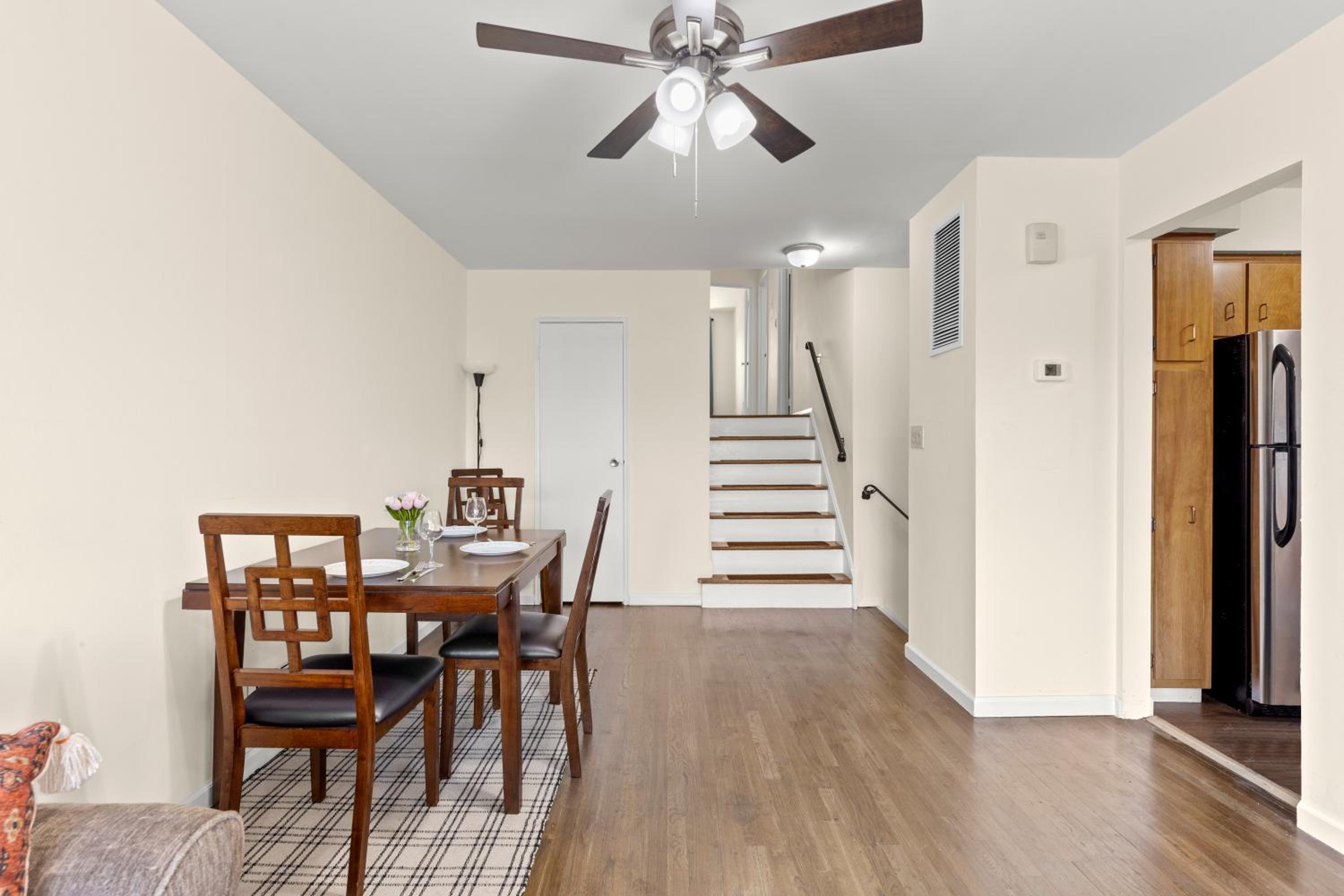 World Cup Stay, Free Driveway Parking, NYC & Metlife Stadium, Newly Renovated view 3