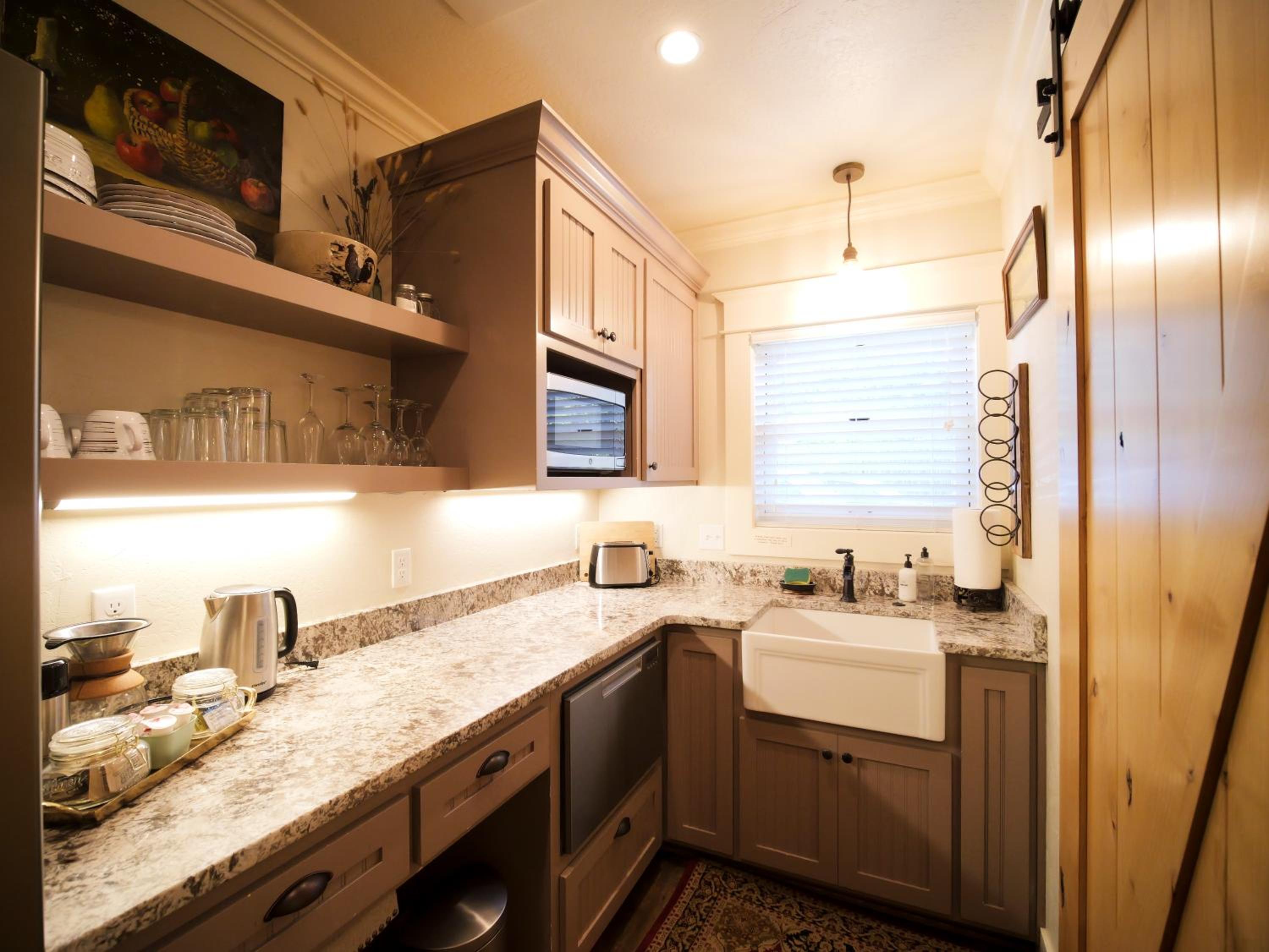 Ashland Vacations - Redtail Inn - 3 Suites Sleeps Up To 12 - Property Image 14