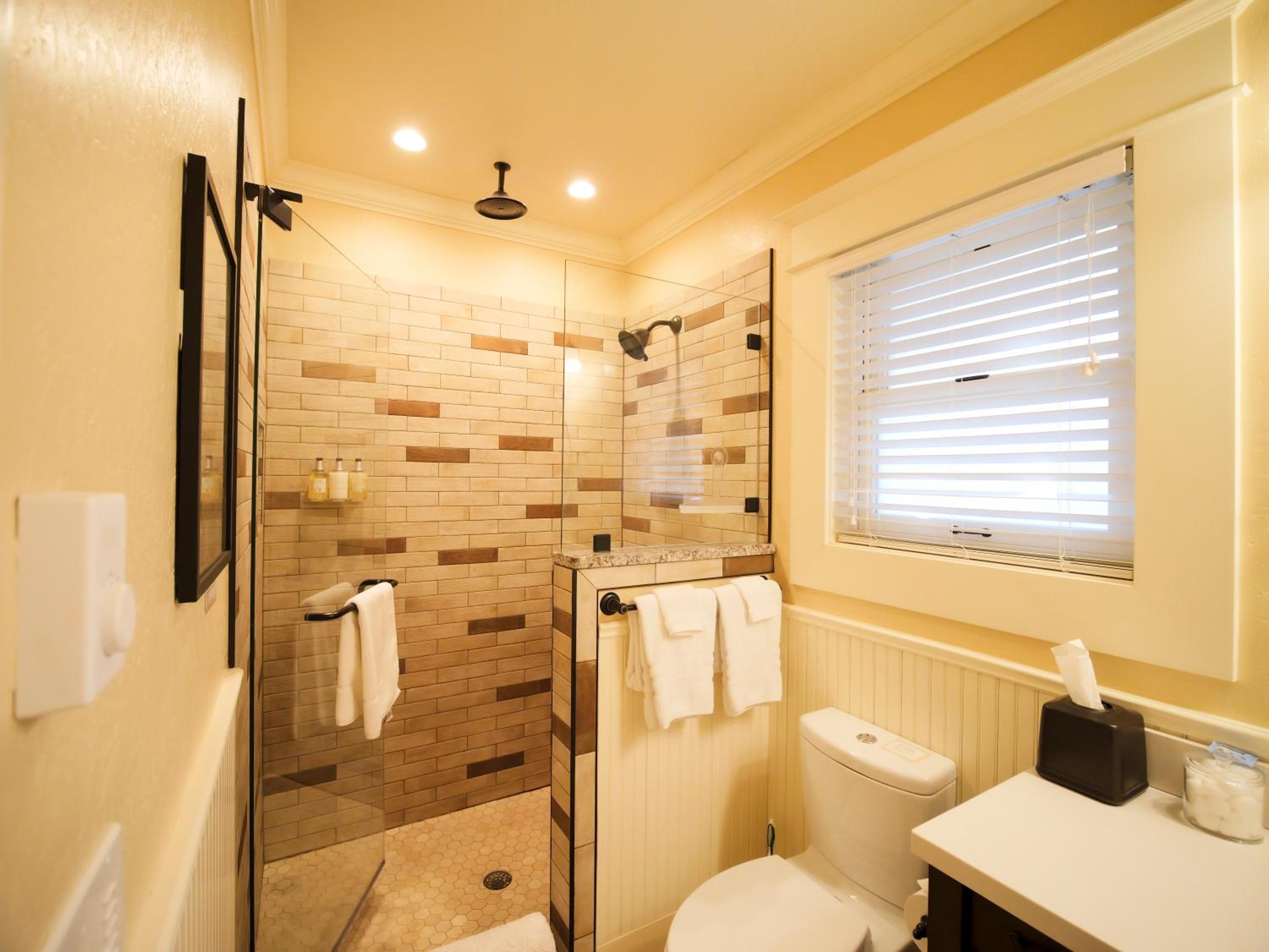 Ashland Vacations - Redtail Inn - 3 Suites Sleeps Up To 12 - Property Image 15