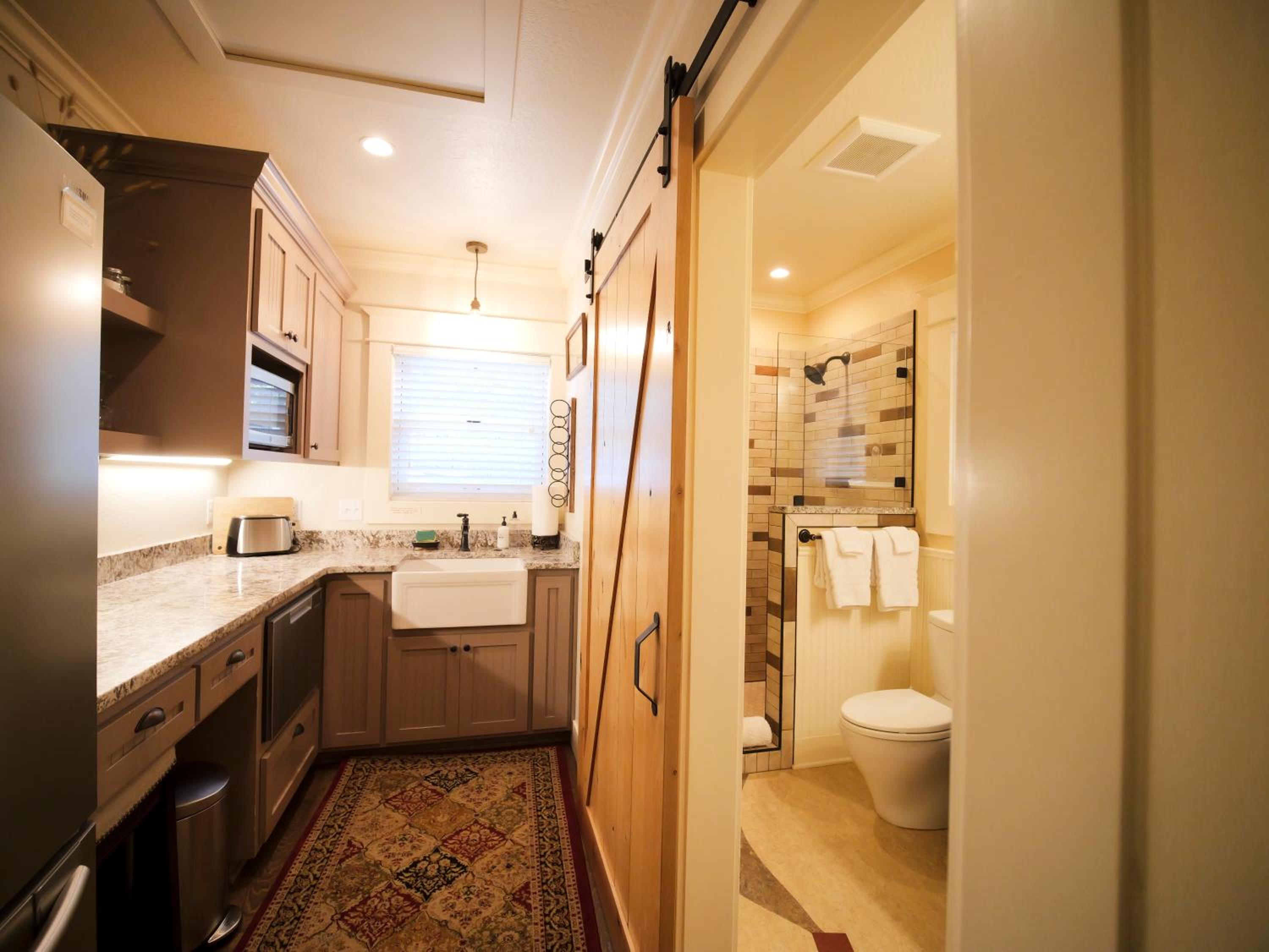 Ashland Vacations - Redtail Inn - 3 Suites Sleeps Up To 12 - Property Image 16