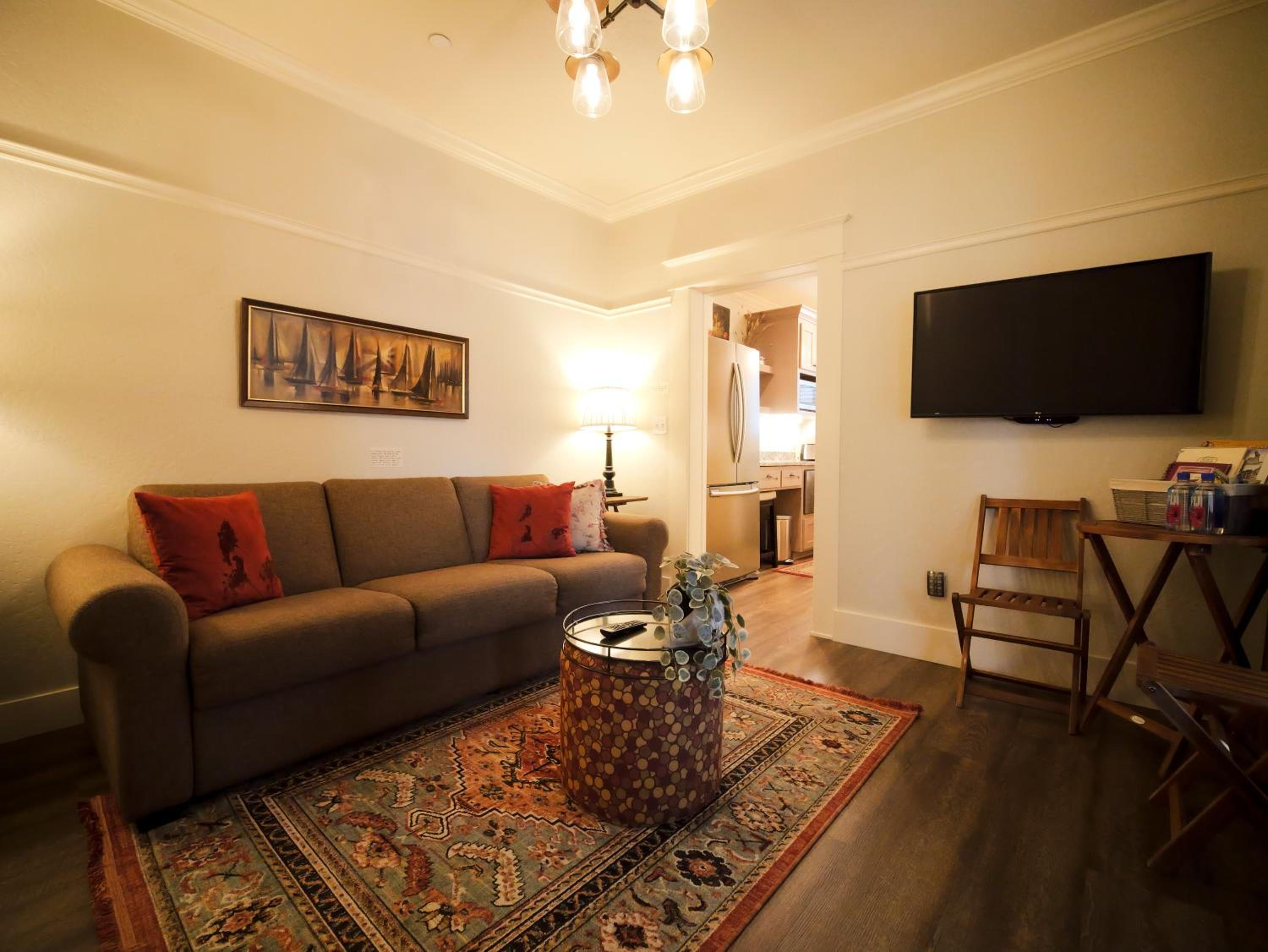 Ashland Vacations - Redtail Inn - 3 Suites Sleeps Up To 12 - Property Image 20