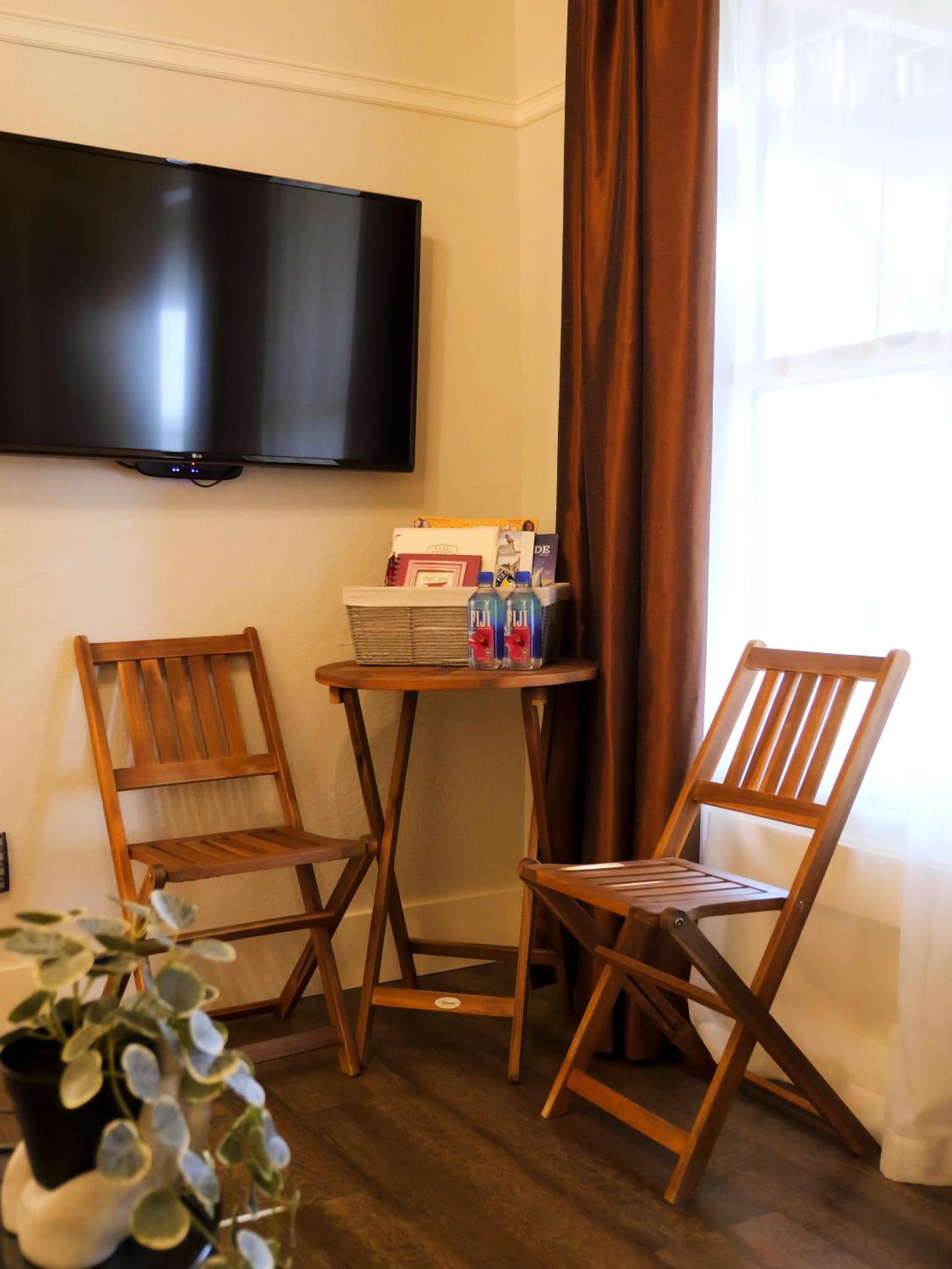 Ashland Vacations - Redtail Inn - 3 Suites Sleeps Up To 12 - Property Image 80