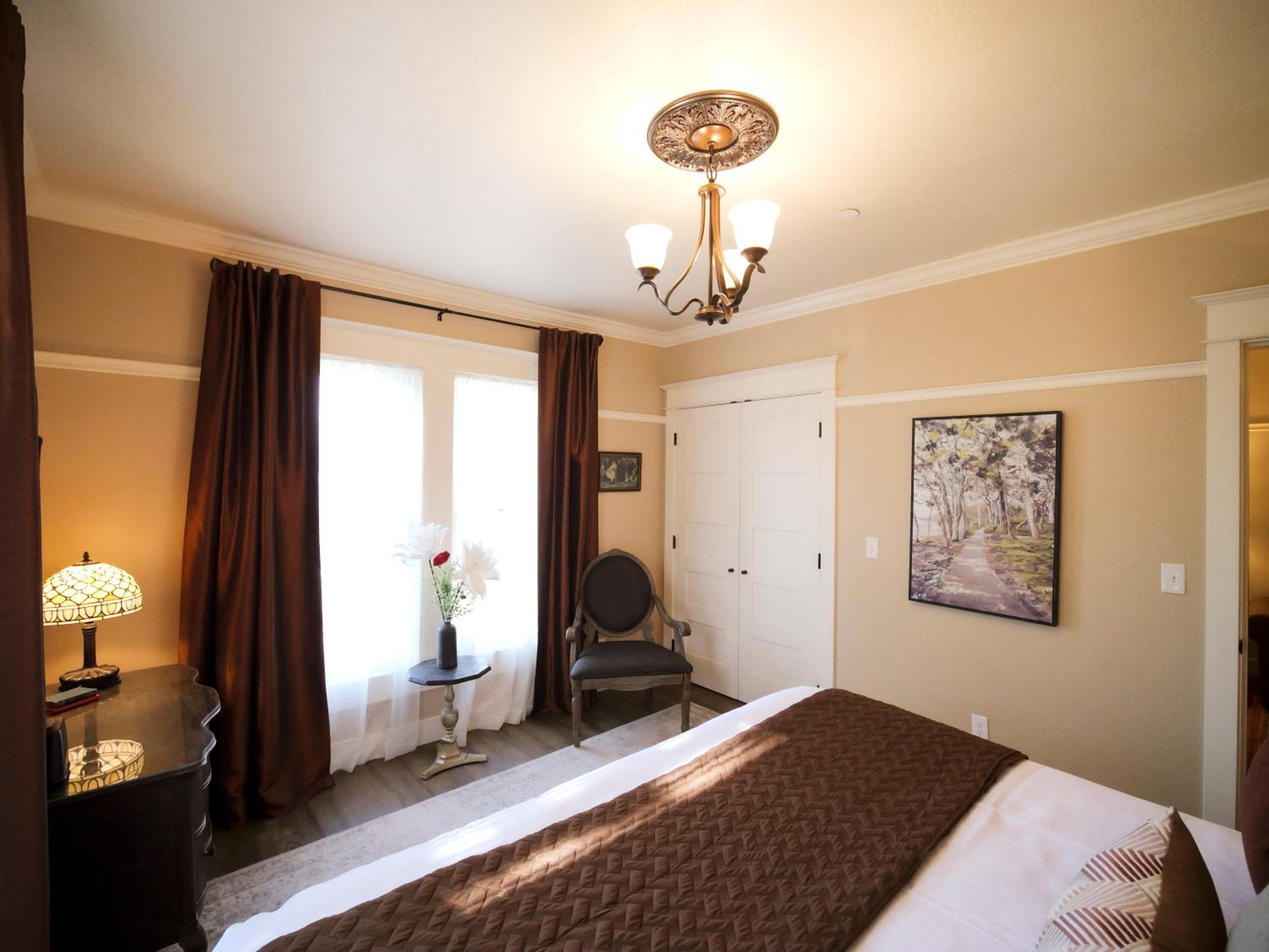 Ashland Vacations - Redtail Inn - 3 Suites Sleeps Up To 12 - Property Image 82