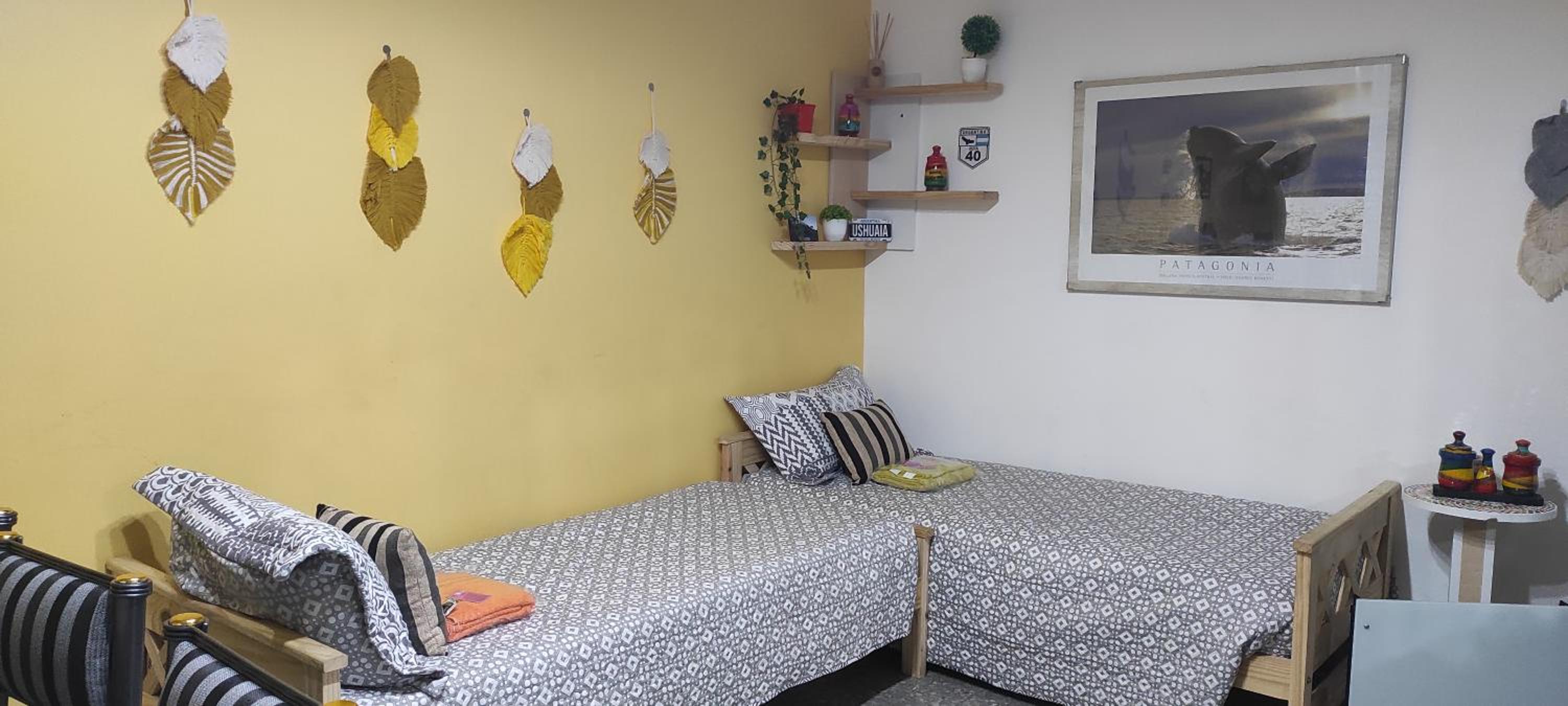 Casa con pileta a 21 minutos de aeropuerto de Ezeiza tranfer opcional las 24 horas amplio parque para mascotas