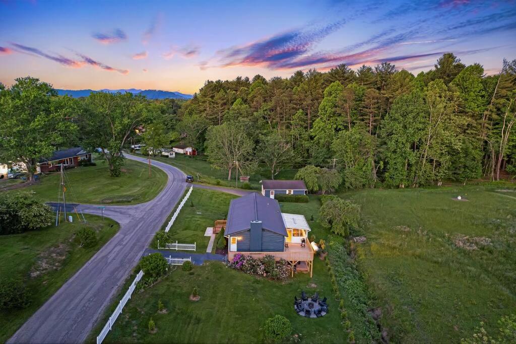 Sauna & Hot Tub Chalet with Game Room, 6BR