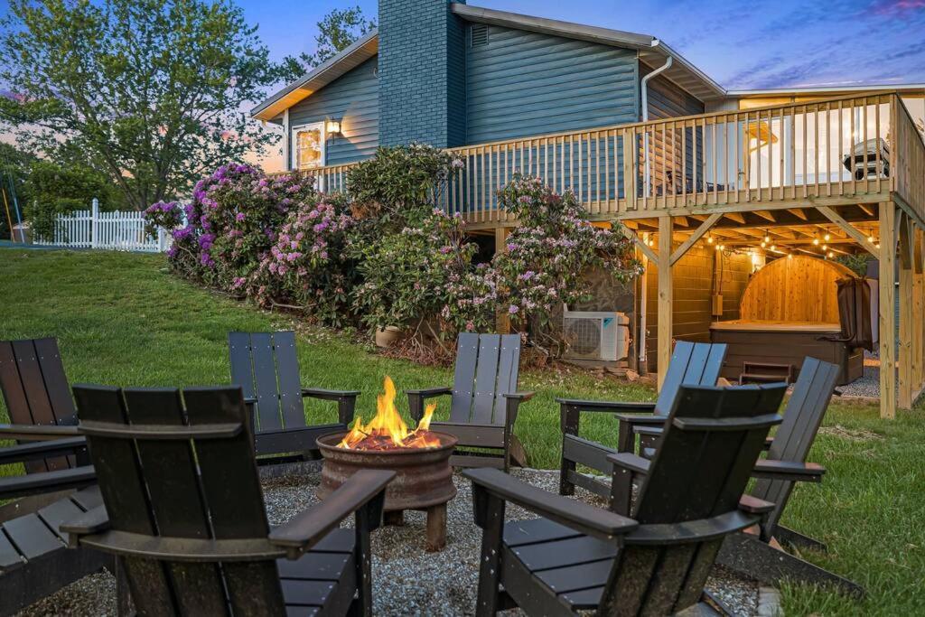 Sauna & Hot Tub Chalet with Game Room, 6BR