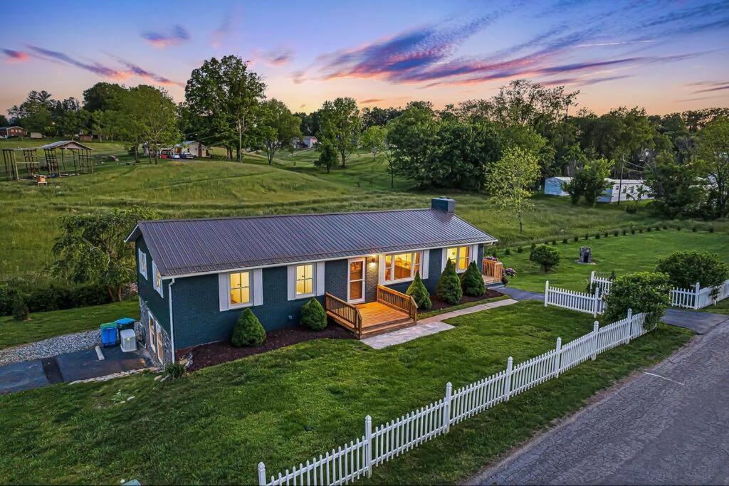 Sauna & Hot Tub Chalet with Game Room, 6BR
