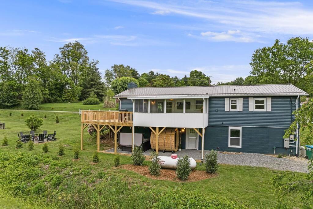 Sauna & Hot Tub Chalet with Game Room, 6BR