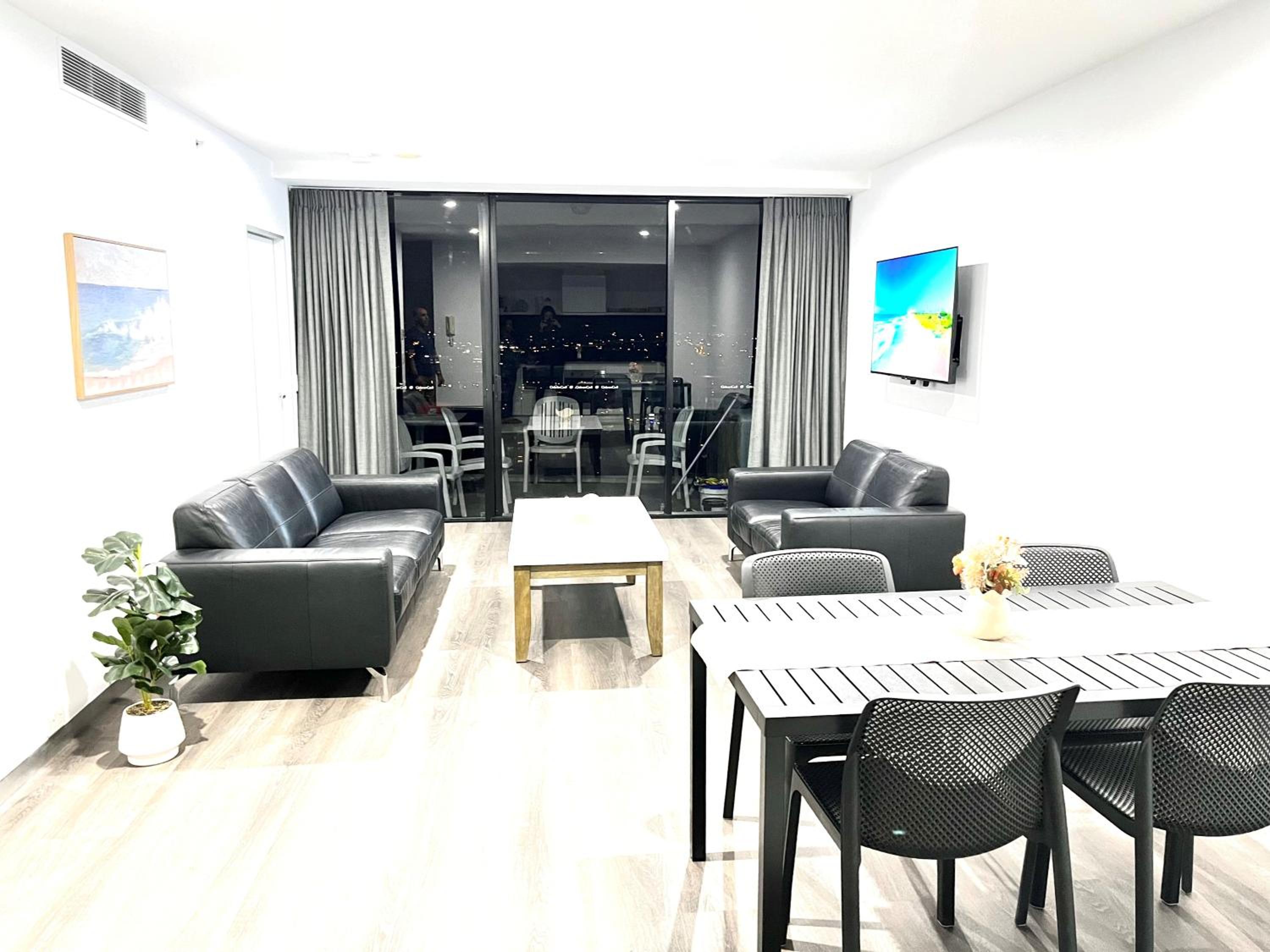 Circle on Cavil Holidays Gold Coast view 2