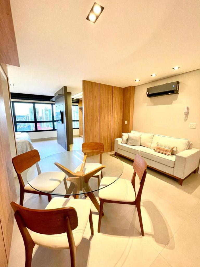 Um Luxo de Vista, Lindo Closet e Móveis Assinados