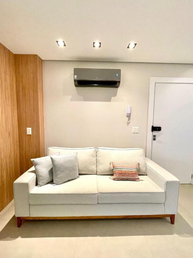 Um Luxo de Vista, Lindo Closet e Móveis Assinados