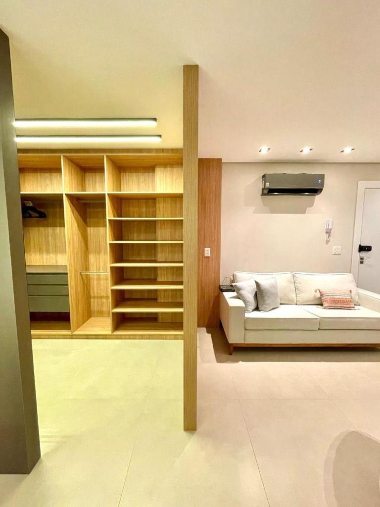 Um Luxo de Vista, Lindo Closet e Móveis Assinados