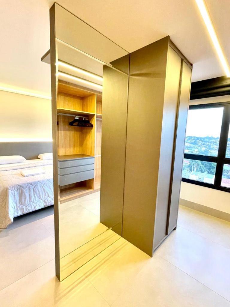Um Luxo de Vista, Lindo Closet e Móveis Assinados