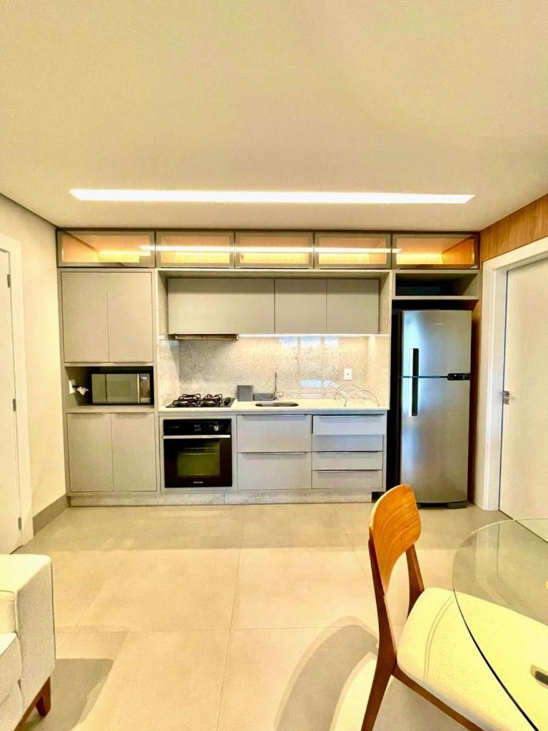 Um Luxo de Vista, Lindo Closet e Móveis Assinados