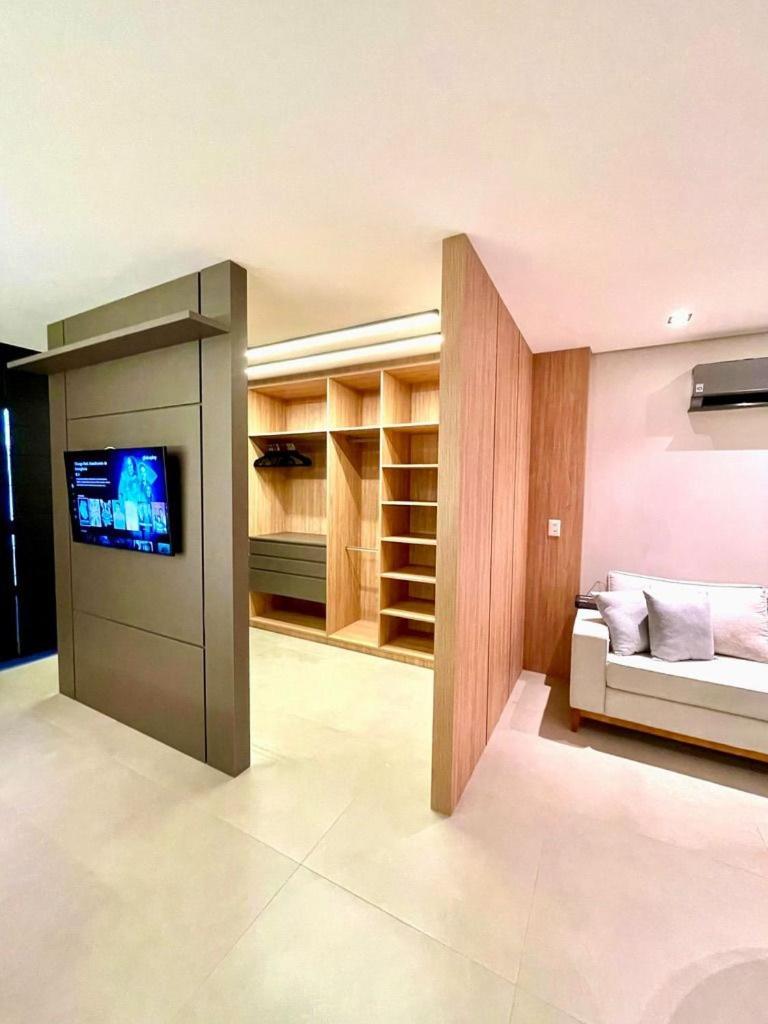 Um Luxo de Vista, Lindo Closet e Móveis Assinados