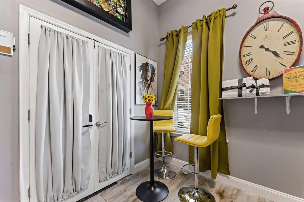 Cozy Caribbean Studio, Mins to Harbor view 4