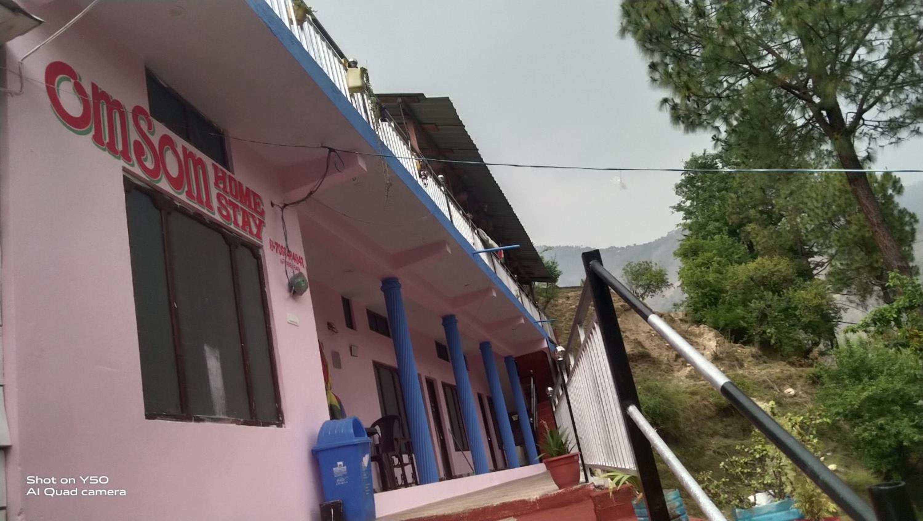 Om Som home stay hill view Yamunotri road view 4