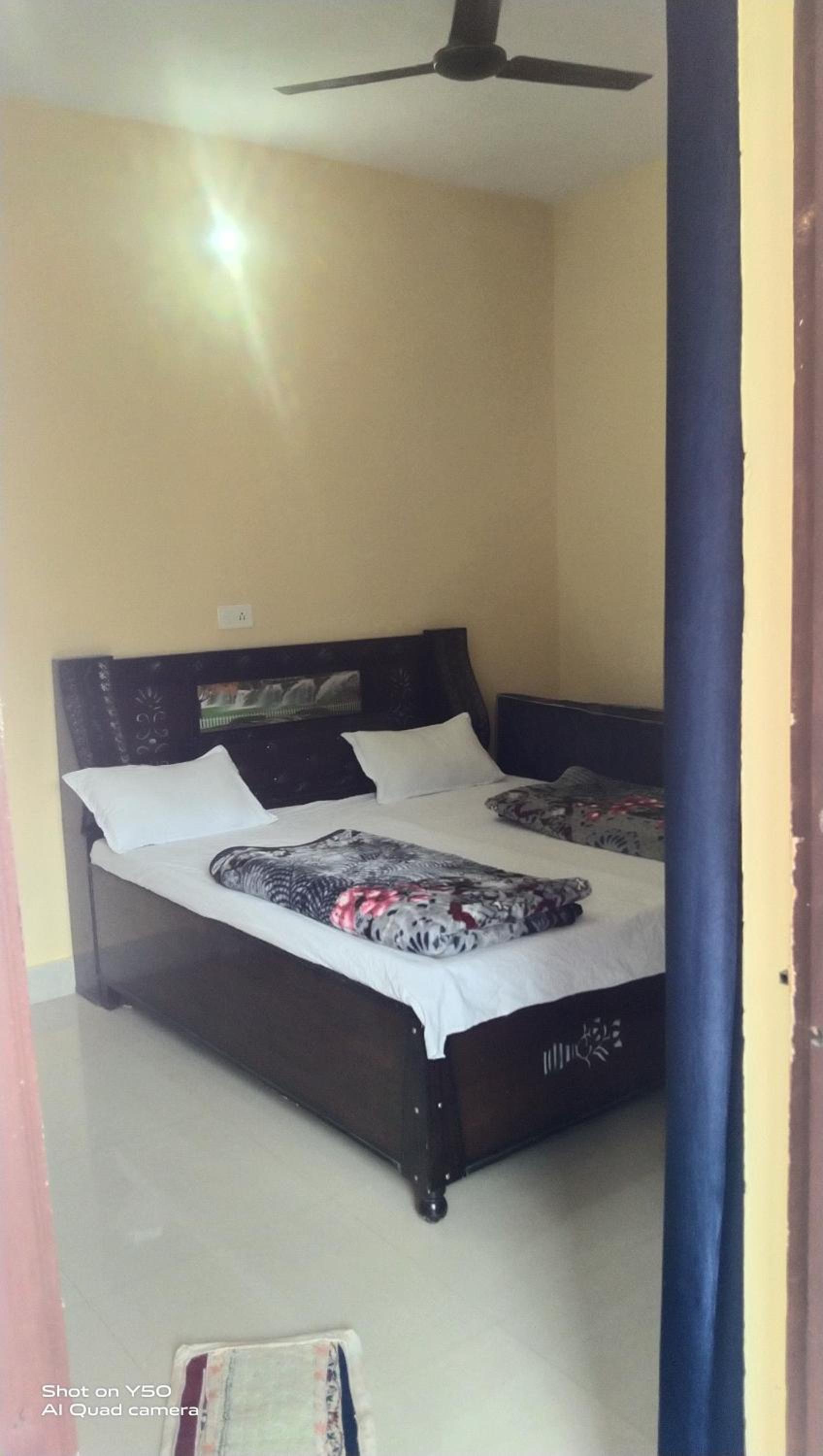 Om Som home stay hill view Yamunotri road view 5