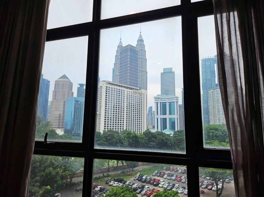 Luxurious Bathtub 2-Bedrooms Suite KLCC