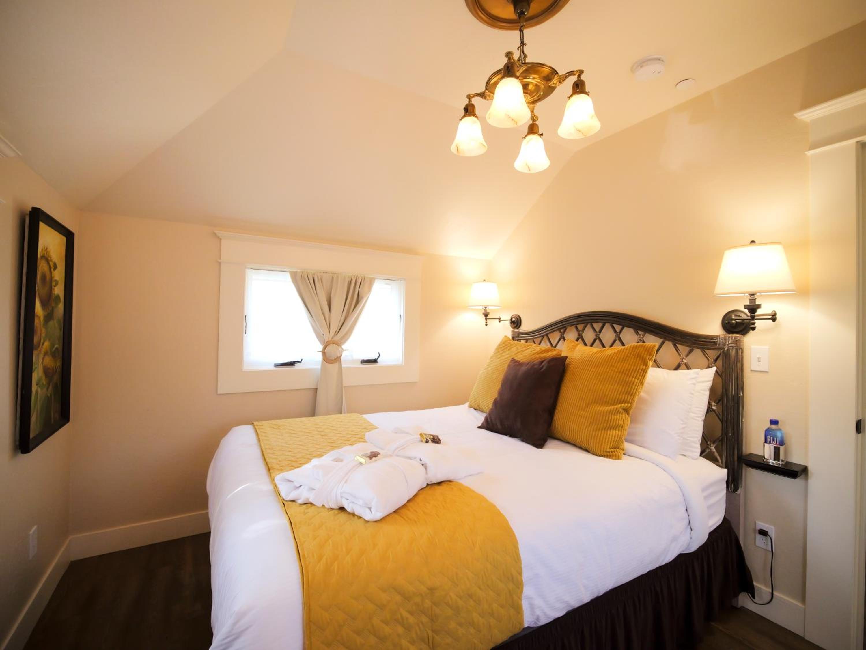Ashland Vacations - Redtail Inn - 3 Suites Sleeps Up To 12 - Property Image 94