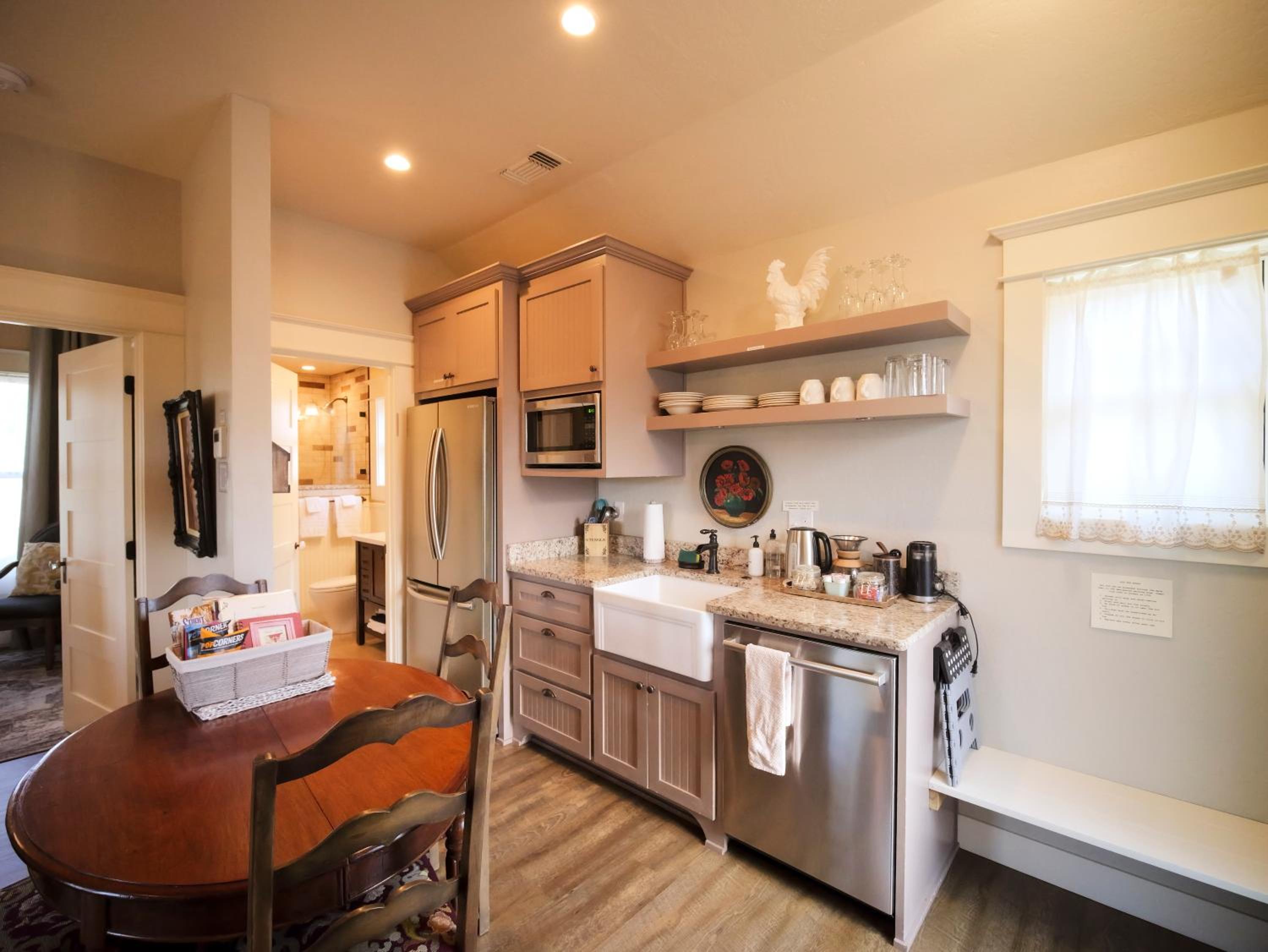 Ashland Vacations - Redtail Inn - 3 Suites Sleeps Up To 12 - Property Image 99