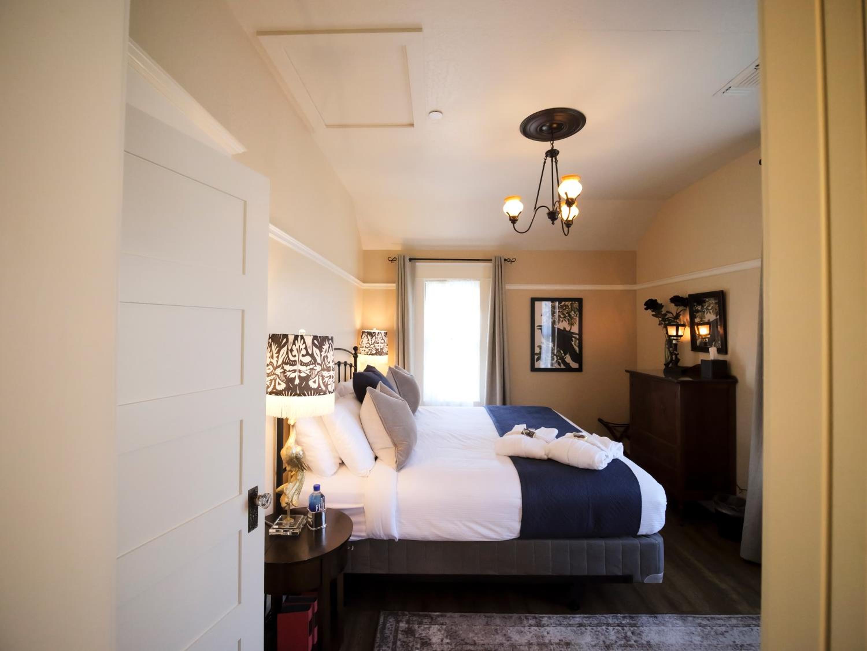 Ashland Vacations - Redtail Inn - 3 Suites Sleeps Up To 12 - Property Image 55