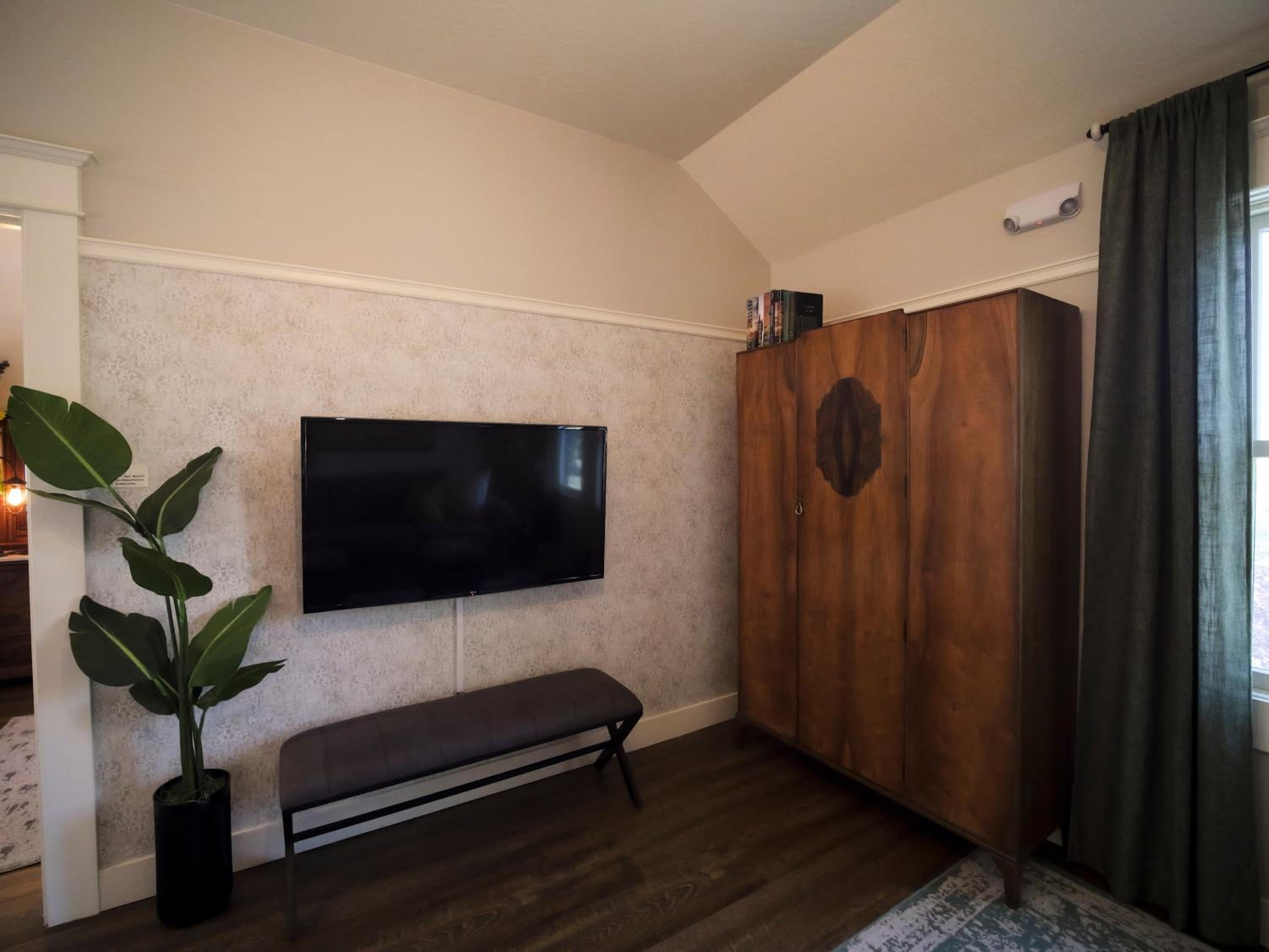 Ashland Vacations - Redtail Inn - 3 Suites Sleeps Up To 12 - Property Image 58