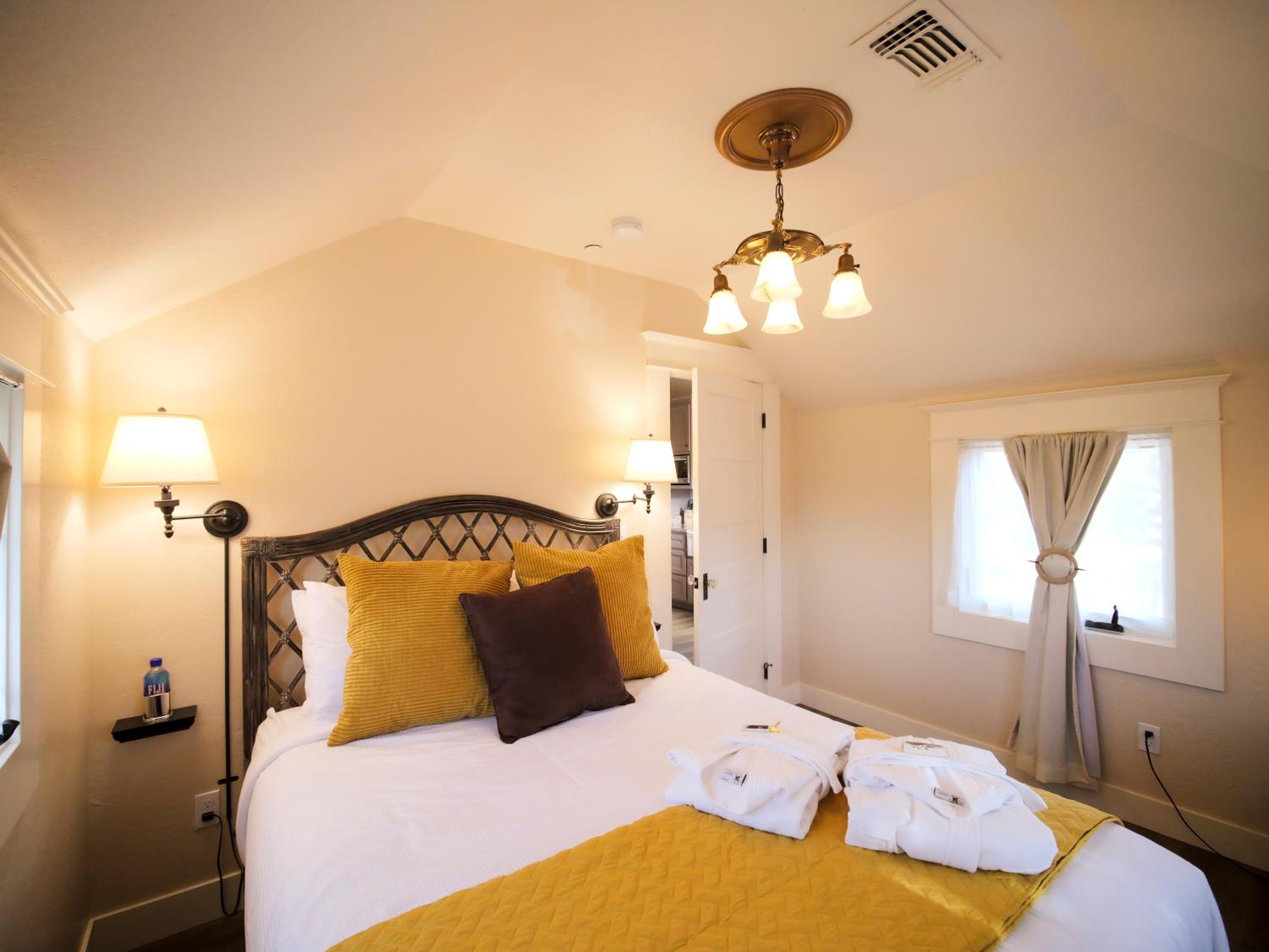 Ashland Vacations - Redtail Inn - 3 Suites Sleeps Up To 12 - Property Image 61