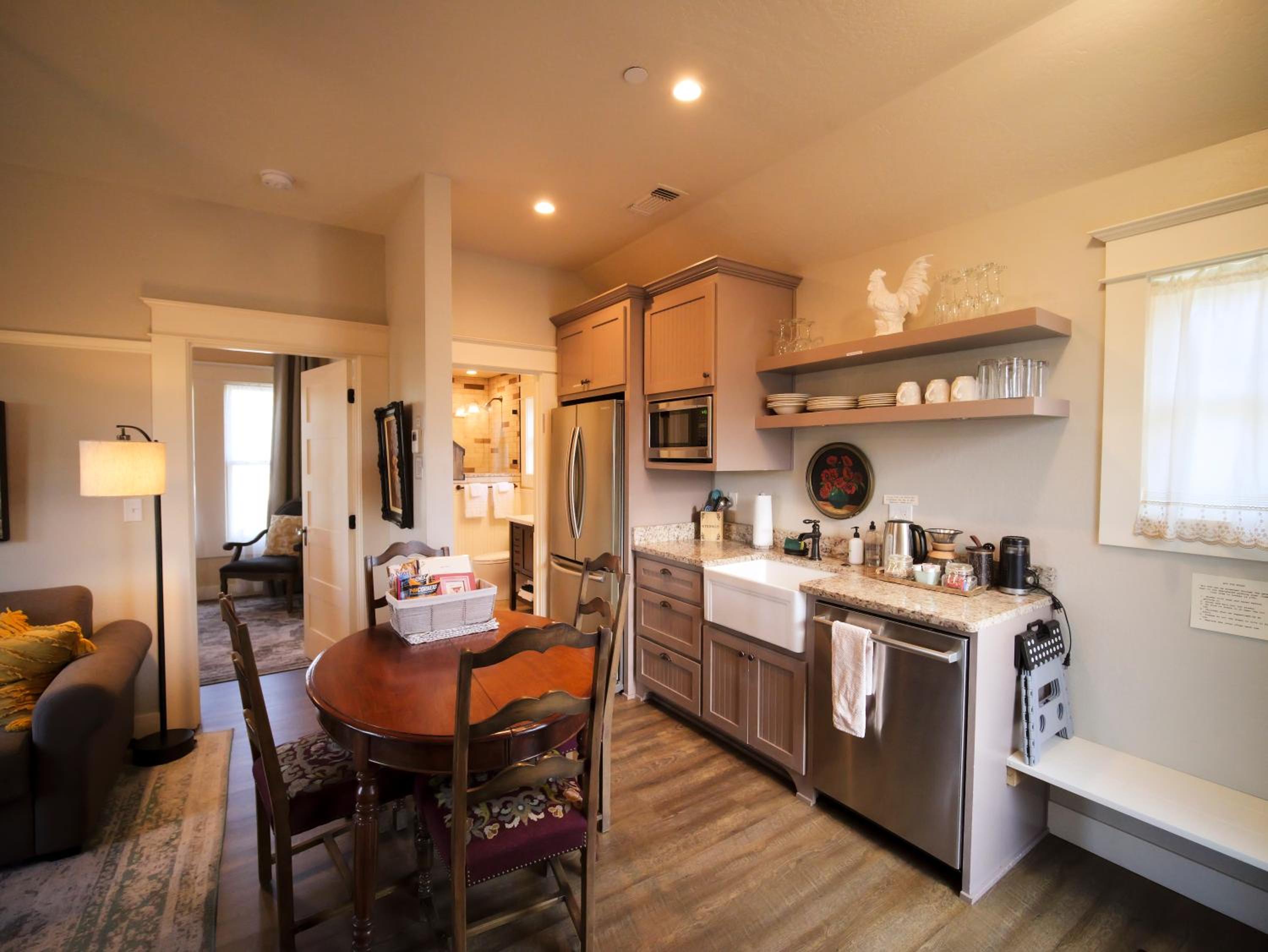 Ashland Vacations - Redtail Inn - 3 Suites Sleeps Up To 12 - Property Image 63