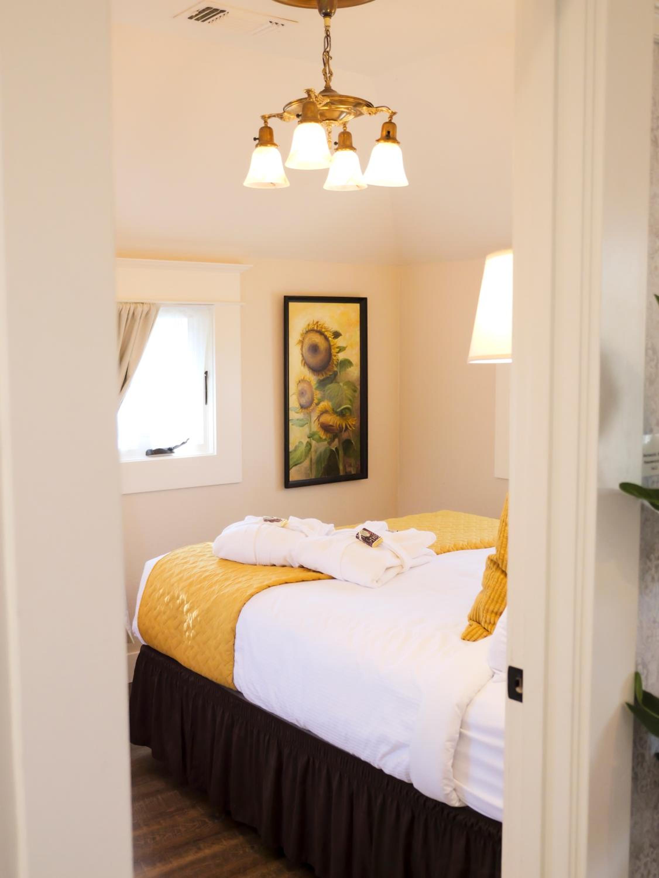 Ashland Vacations - Redtail Inn - 3 Suites Sleeps Up To 12 - Property Image 69