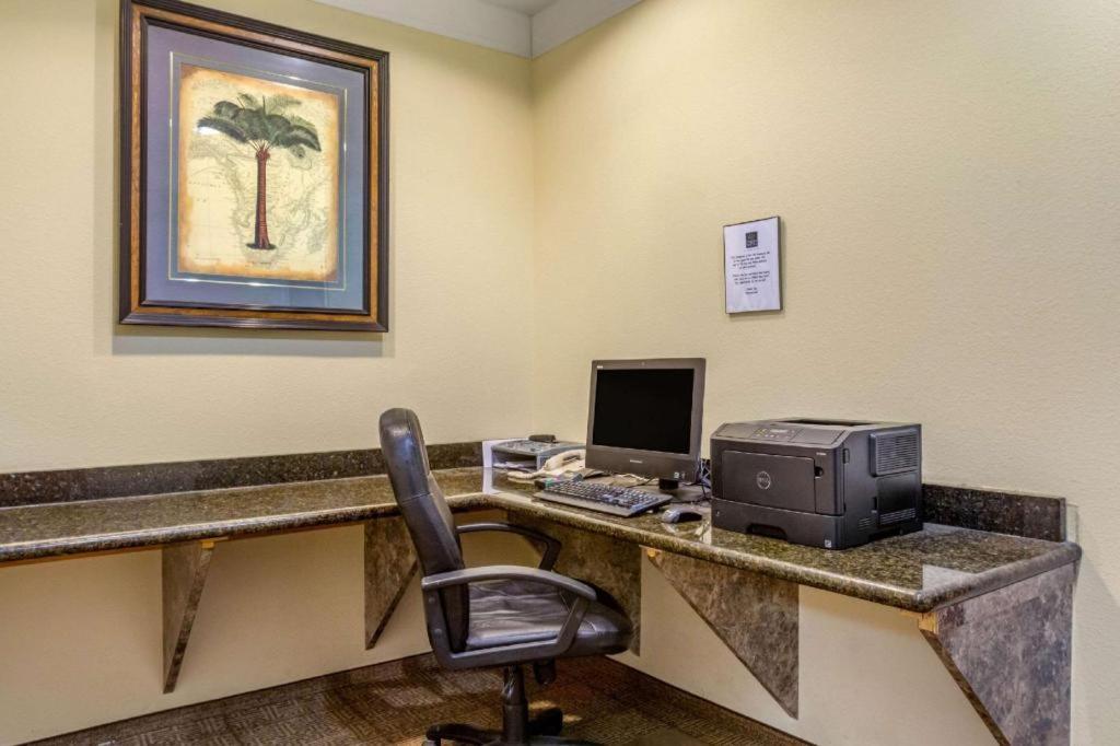 Comfort Suites Plainview