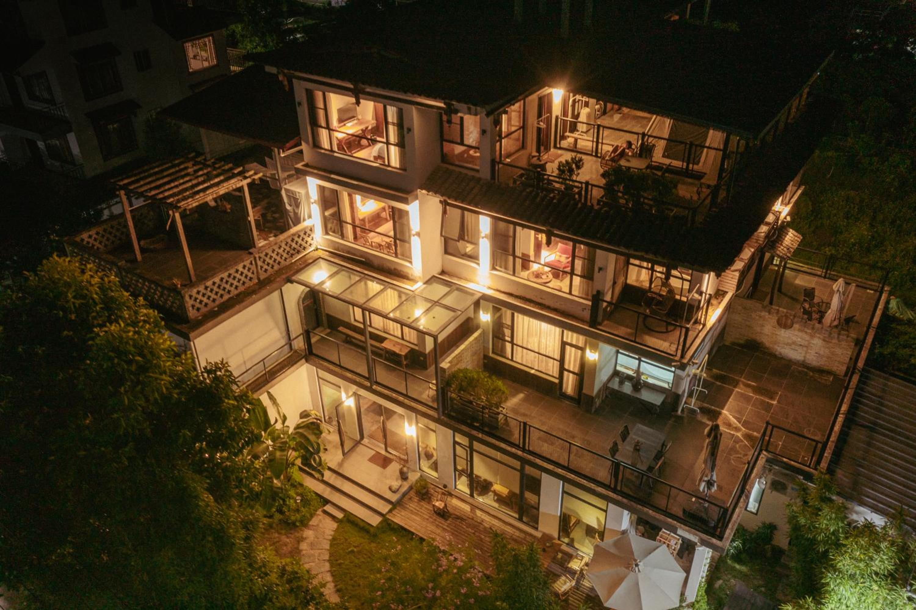 Yangshuo Shui Mo Ju courtyard
