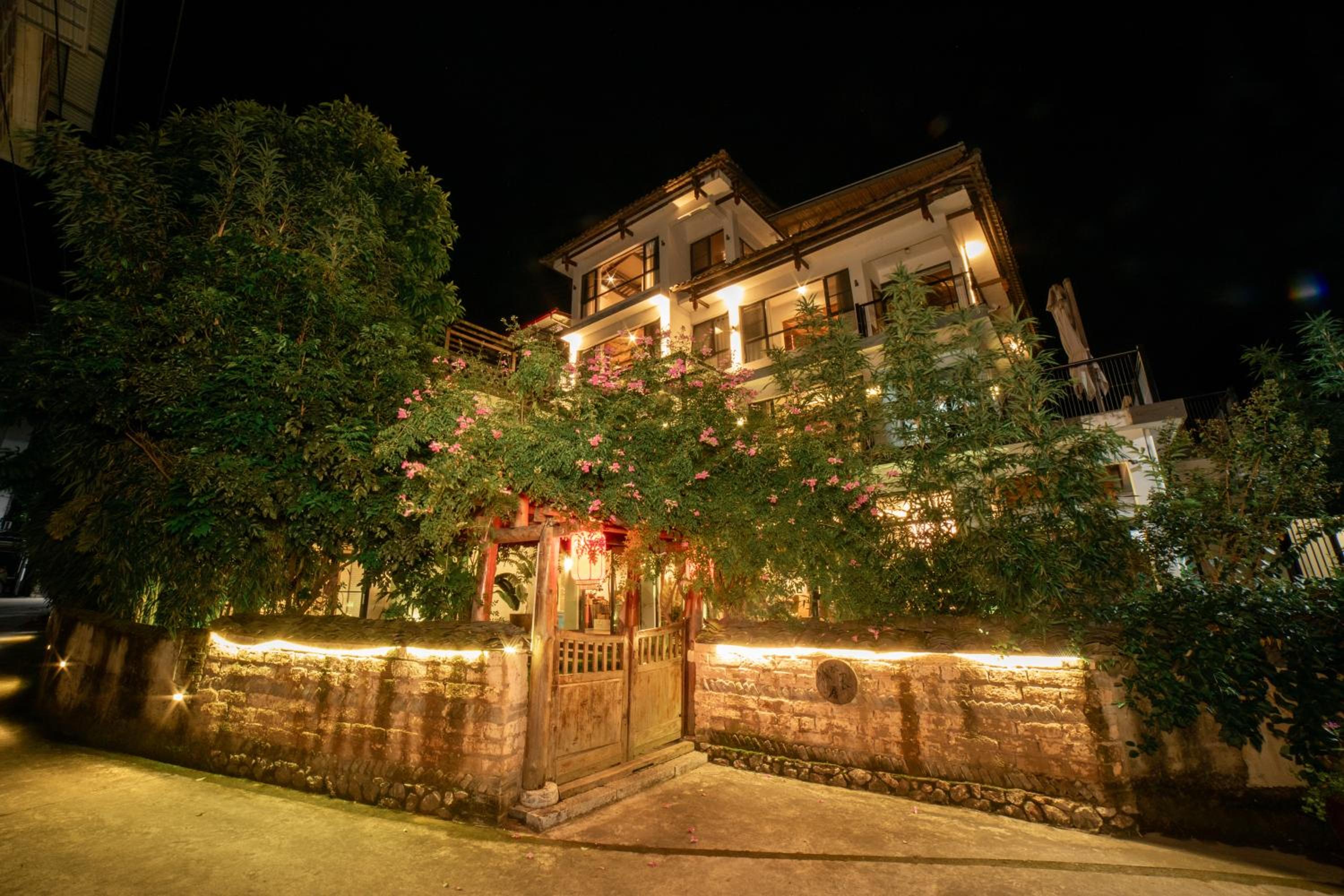 Yangshuo Shui Mo Ju courtyard
