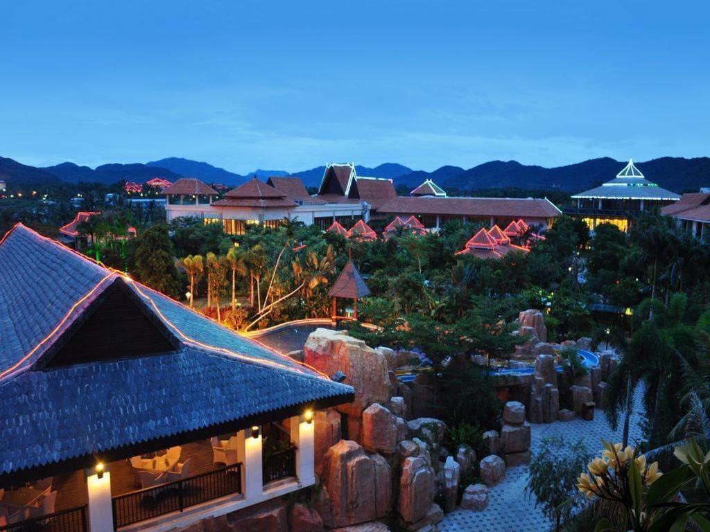 Sanya Haitang Bay Nantian Hot Spring Resort