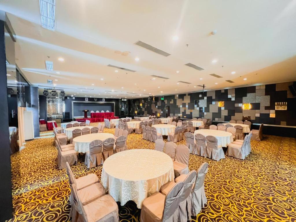 Hermes Palace Hotel Medan - Image 2