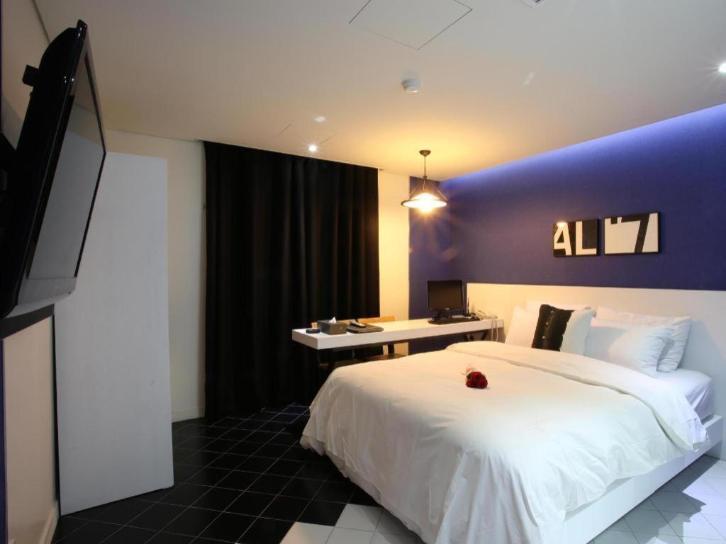 hotel room